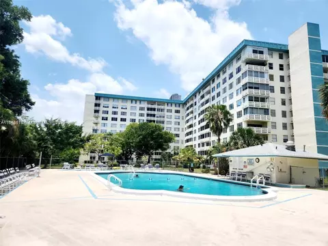 4330 Hillcrest Dr #414, Hollywood, FL 33021