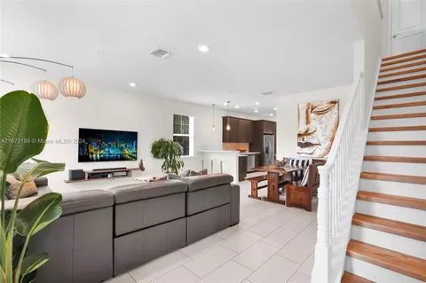 4920 Eucalyptus Dr #4, Hollywood, FL 33021