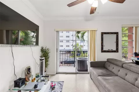1940 SW 4th St #8, Miami, FL 33135