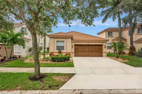 1617 Winterberry Ln, Weston, FL 33327