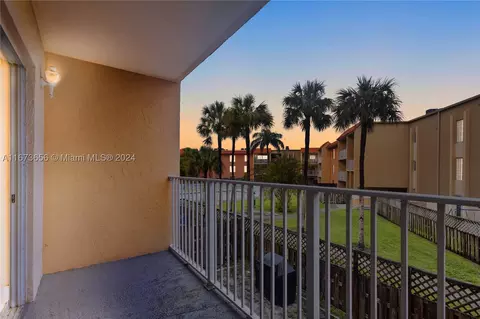 5201 Geneva Way #213, Doral, FL 33166