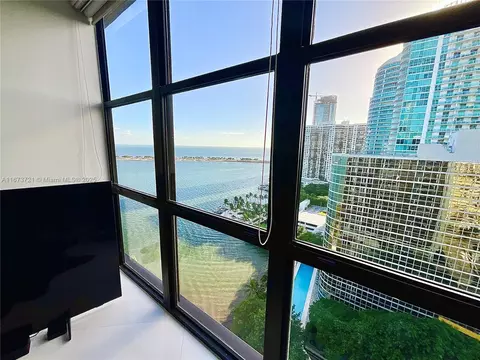 View/Area - 1925 Brickell Ave #D2112, Miami, FL 33129 photo 6 of 7