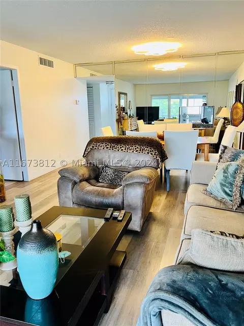 600 NE 2nd St #313, Dania Beach, FL 33004