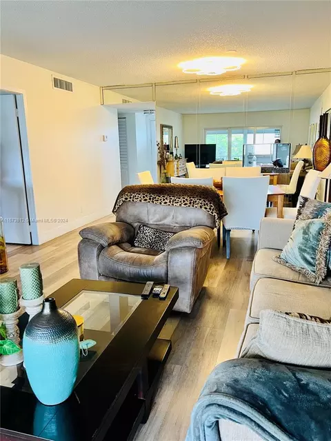 600 NE 2nd St #313, Dania Beach, FL 33004