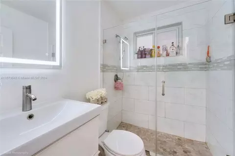 1175 W 33rd St, Hialeah, FL 33012 photo 7