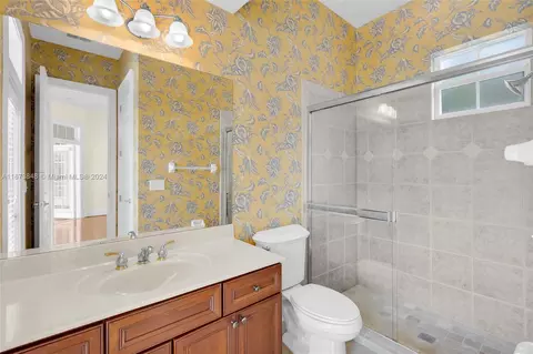 Bath - 5956 Caymus Loop, Windermere, FL 34786 photo 2 of 5