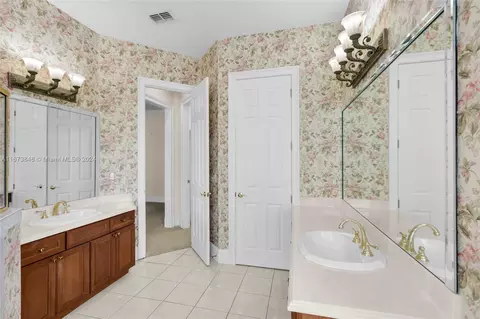 Bath - 5956 Caymus Loop, Windermere, FL 34786 photo 5 of 5