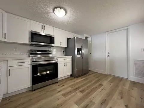 3243 NW 44th St #3, Oakland Park, FL 33309