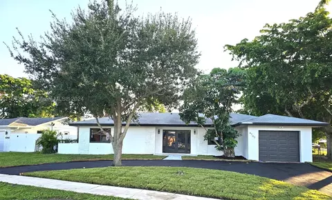 4760 NW 8th Dr, Plantation, FL 33317