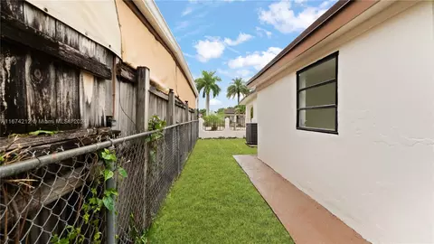 721 NE 4th Pl, Hialeah, FL 33010 photo 30