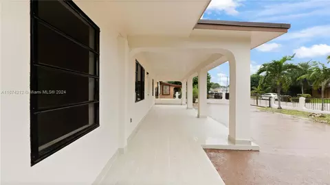 721 NE 4th Pl, Hialeah, FL 33010 photo 10