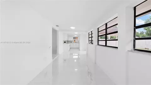 721 NE 4th Pl, Hialeah, FL 33010 photo 23