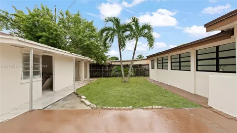721 NE 4th Pl, Hialeah, FL 33010 photo 26