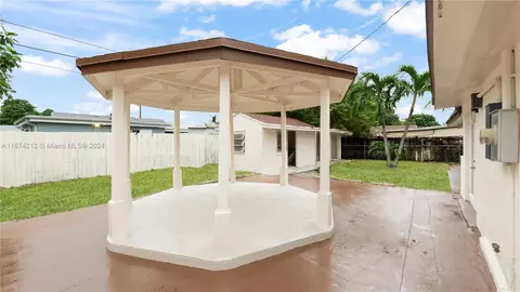 721 NE 4th Pl, Hialeah, FL 33010 photo 25
