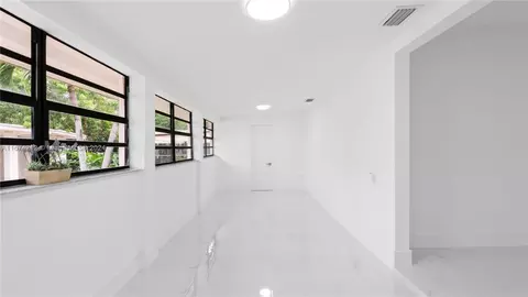 721 NE 4th Pl, Hialeah, FL 33010 photo 21