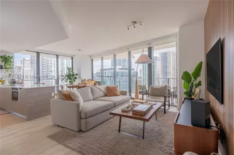 1300 S Miami Ave #1901, Miami, FL 33130
