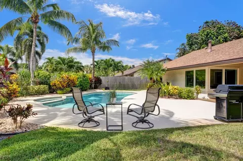 9450 SW 10th Ct, Plantation, FL 33324
