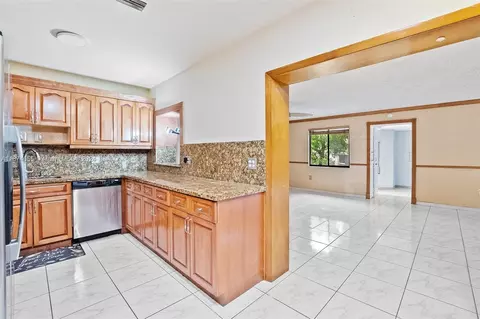 460 Forrest Dr, Miami Springs, FL 33166 photo 10