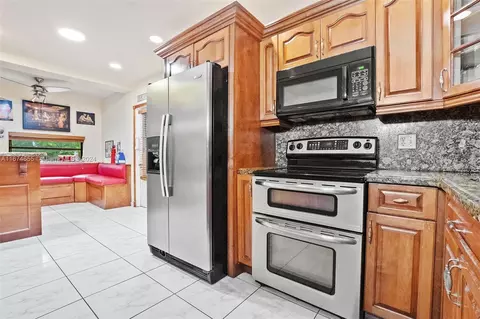 460 Forrest Dr, Miami Springs, FL 33166 photo 12