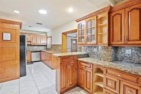 460 Forrest Dr, Miami Springs, FL 33166 photo 14