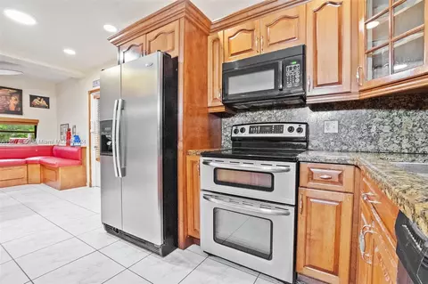 460 Forrest Dr, Miami Springs, FL 33166 photo 13