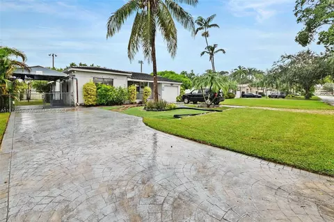460 Forrest Dr, Miami Springs, FL 33166 photo 2