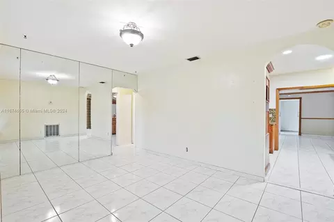 460 Forrest Dr, Miami Springs, FL 33166 photo 17