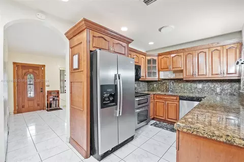 460 Forrest Dr, Miami Springs, FL 33166 photo 11
