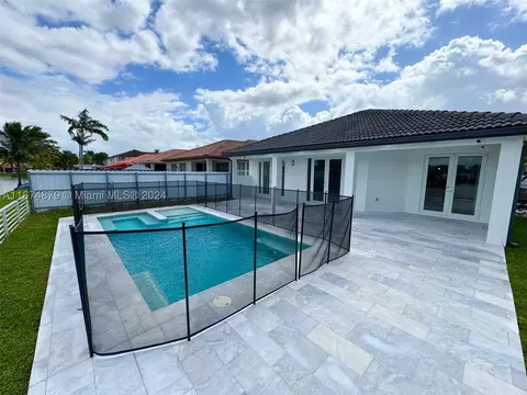 15543 SW 39th St, Miami, FL 33185