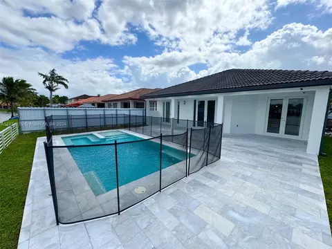 15543 SW 39th St, Miami, FL 33185