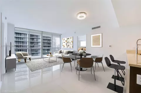 475 Brickell Ave #2709, Miami, FL 33131