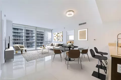475 Brickell Ave #2709, Miami, FL 33131