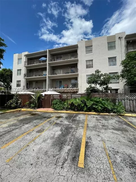 5755 W 20th Ave #212, Hialeah, FL 33012