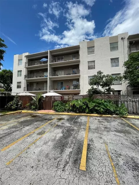 5755 W 20th Ave #212, Hialeah, FL 33012