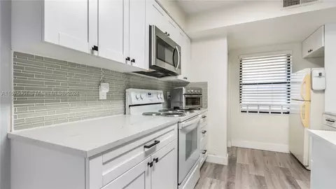 9999 Summerbreeze Dr #211, Sunrise, FL 33322