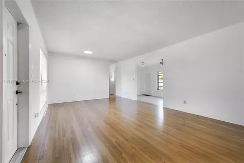 8451 SW 29th St, Miami, FL 33155