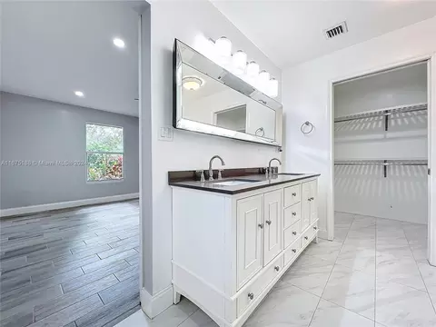 Bath - 11575 N 150th Ct N, Jupiter, FL 33478 photo 3 of 5
