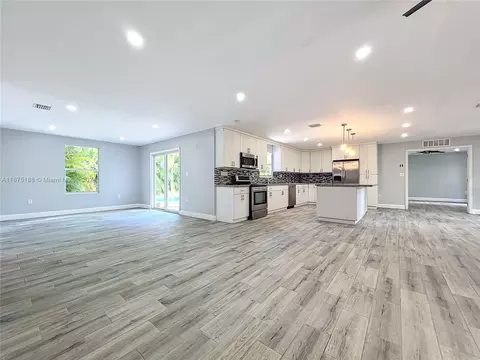 Living - 11575 N 150th Ct N, Jupiter, FL 33478 photo 3 of 6