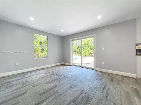 Living - 11575 N 150th Ct N, Jupiter, FL 33478 photo 5 of 6