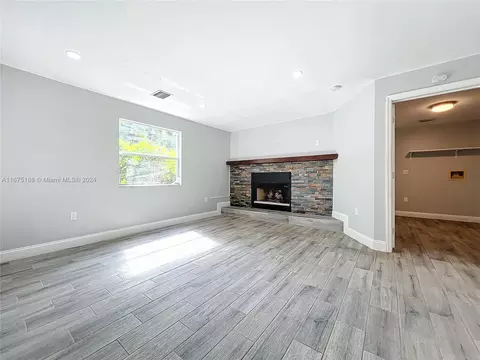 Living - 11575 N 150th Ct N, Jupiter, FL 33478 photo 2 of 6