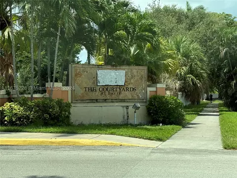 6976 SW 39th St #G201, Davie, FL 33314