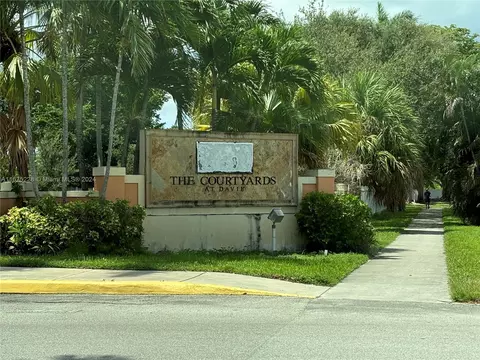 6976 SW 39th St #G201, Davie, FL 33314