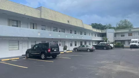 1860 Venice Park Dr #105, North Miami, FL 33181