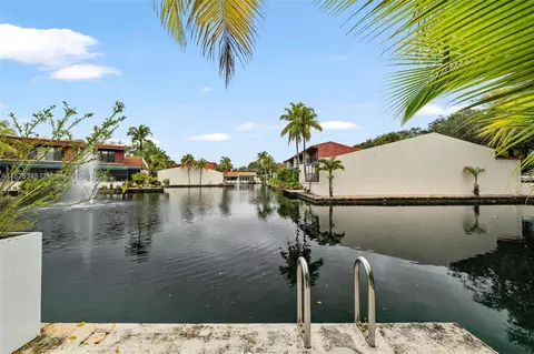 15316 E Loch Isle Dr E #15316, Miami Lakes, FL 33014