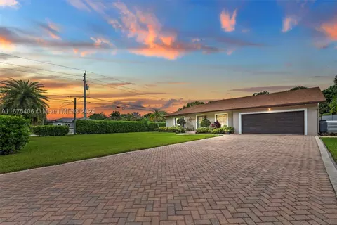 18540 SW 61st Ct, Southwest Ranches, FL 33332