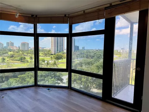 3375 N Country Club Dr #807, Aventura, FL 33180