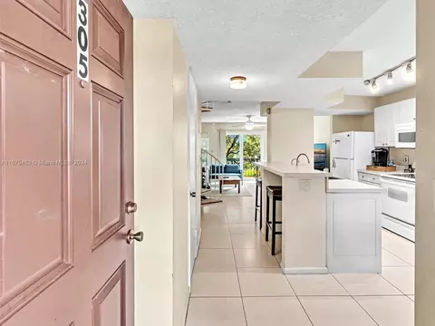 670 Tennis Club Dr #305, Fort Lauderdale, FL 33311