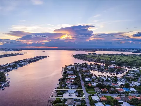 932940 88th St, Surfside, FL 33154