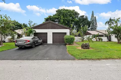 9254 Wedgewood Ln, Tamarac, FL 33321