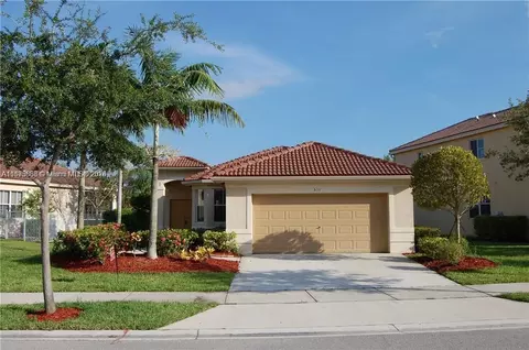 513 Live Oak Ln, Weston, FL 33327